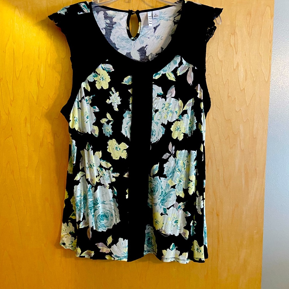 Casual or professional sleeveless